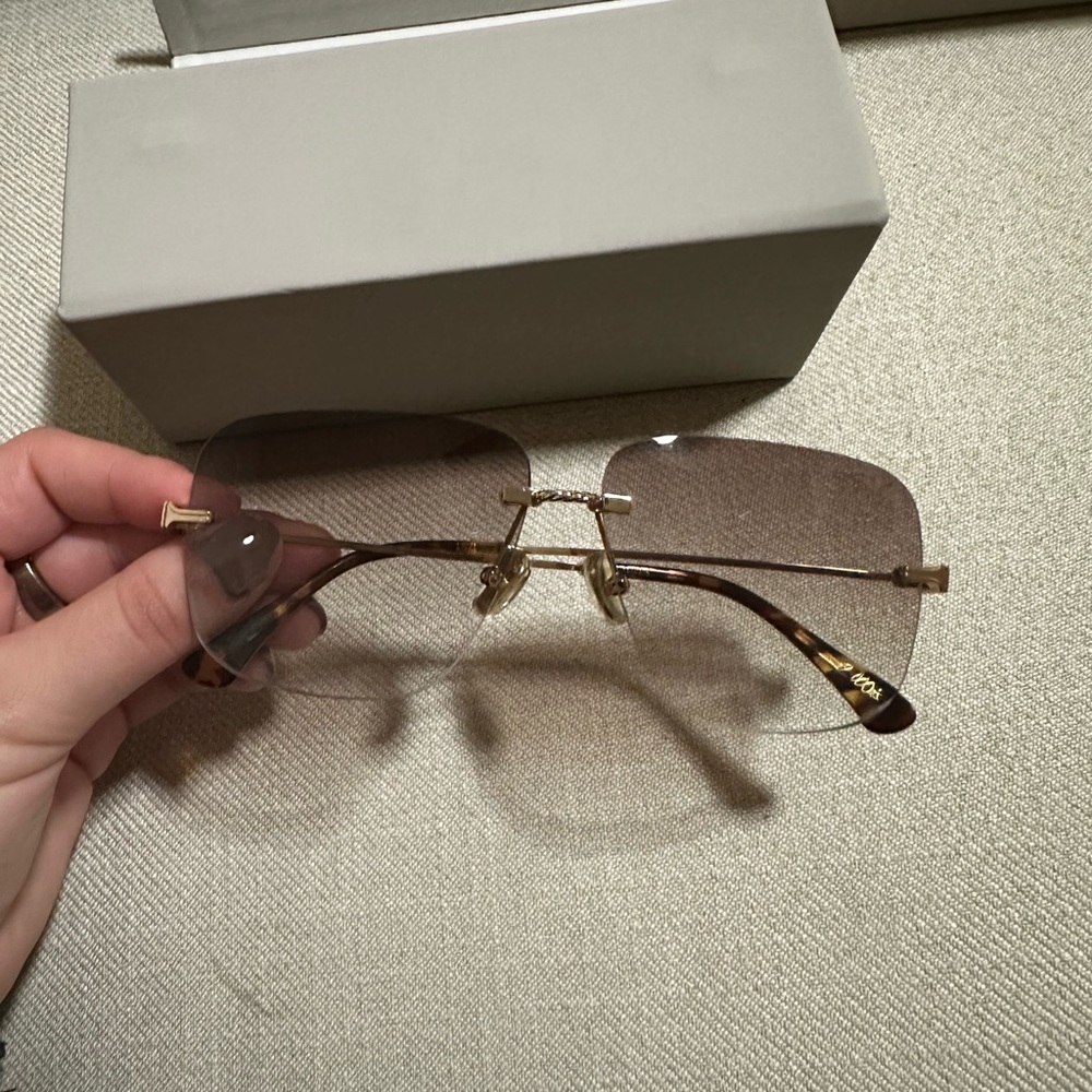 NEW - DEZI “2000’s” Gold Frame Sunglasses - Picture 4 of 9
